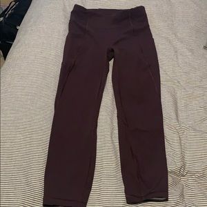 Lululemon burgundy leggings 25” perfect condition